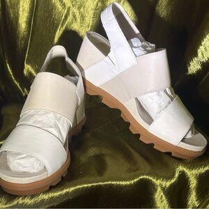 Sorel Joanie II Slingback Wedge Sandal
White Cream Size 9